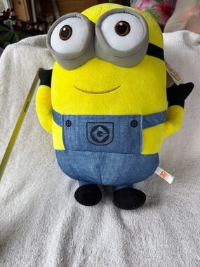 Universal Yellow Minion “Bob” Plush with Blue Overalls and Gray Goggles